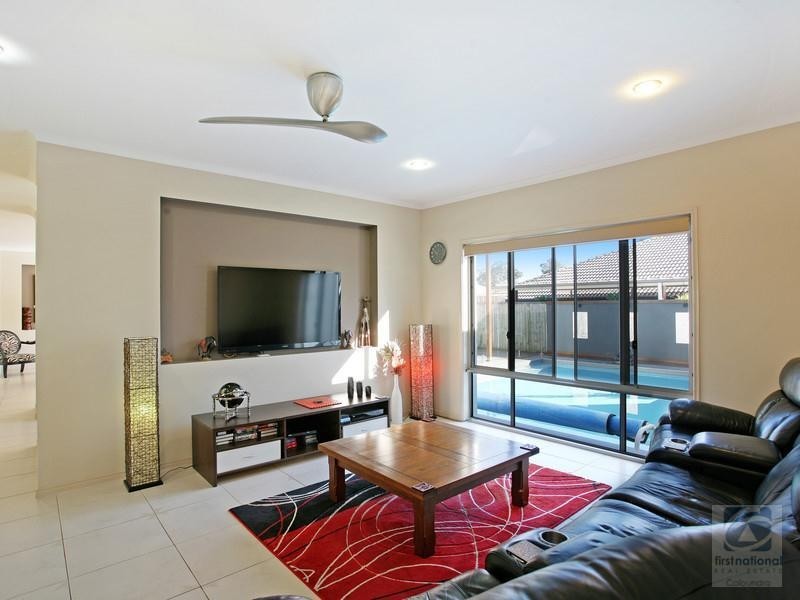 35 Hillview Crescent, Little Mountain QLD 4551