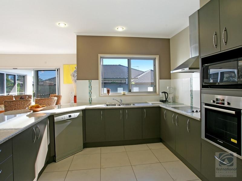 35 Hillview Crescent, Little Mountain QLD 4551