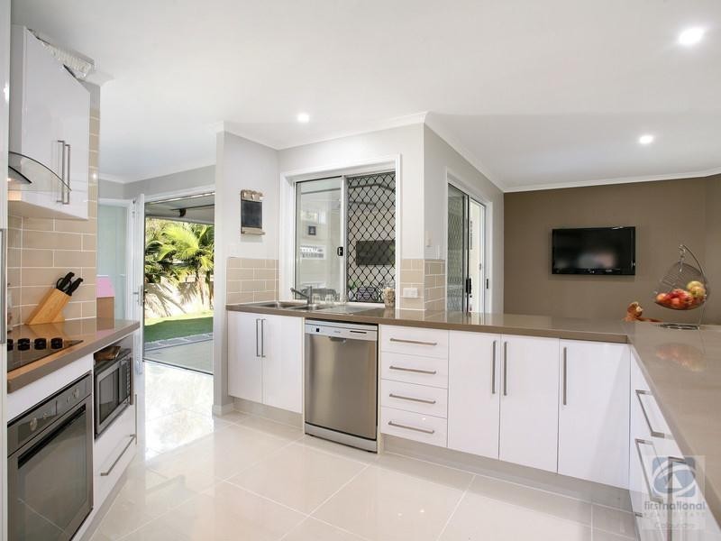 3 Heathglen Court, Little Mountain QLD 4551