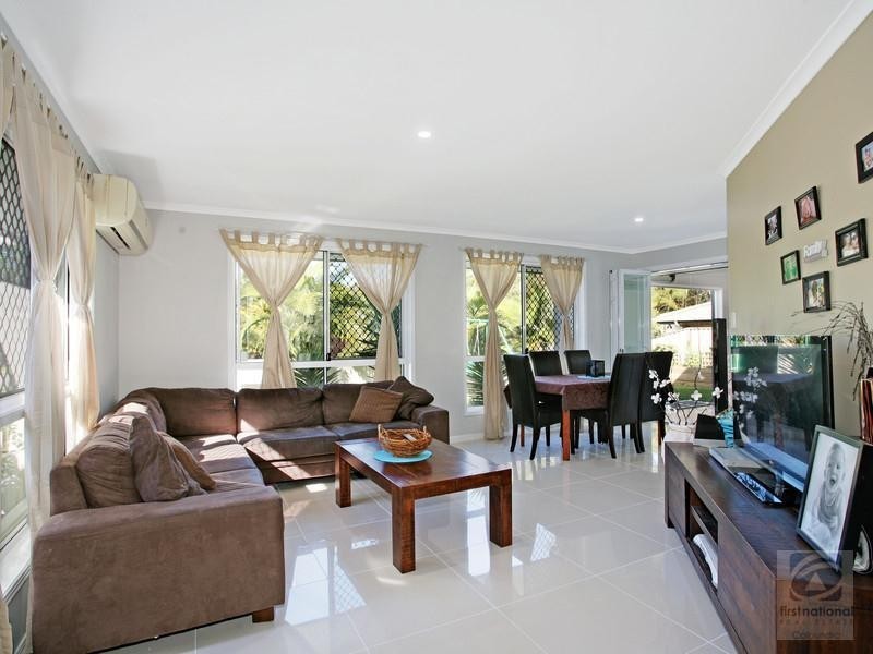 3 Heathglen Court, Little Mountain QLD 4551