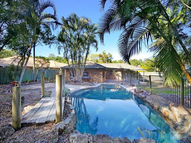 6 Athenree Place, Little Mountain QLD 4551