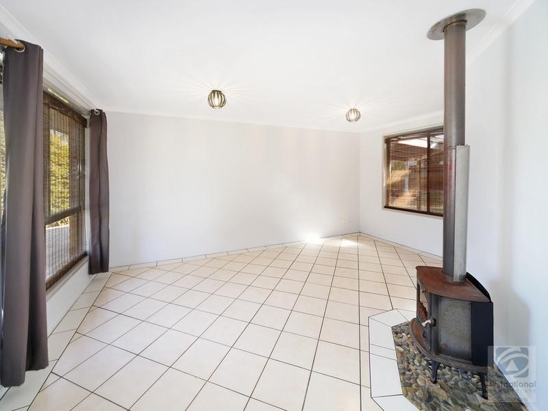 6 Athenree Place, Little Mountain QLD 4551