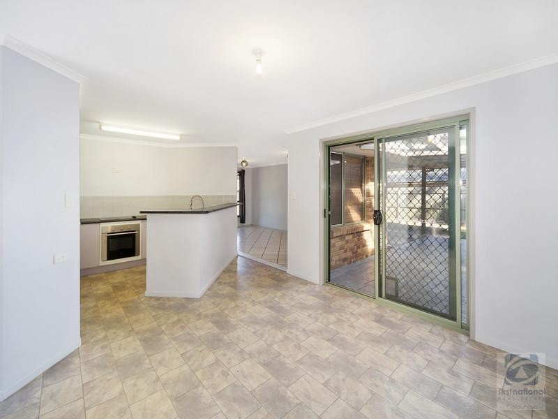 6 Athenree Place, Little Mountain QLD 4551