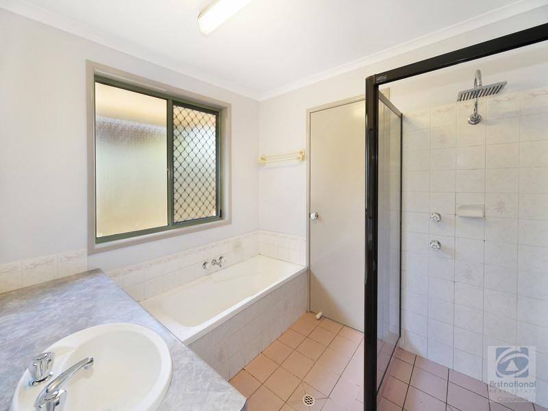 6 Athenree Place, Little Mountain QLD 4551