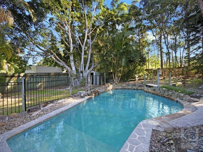 6 Athenree Place, Little Mountain QLD 4551