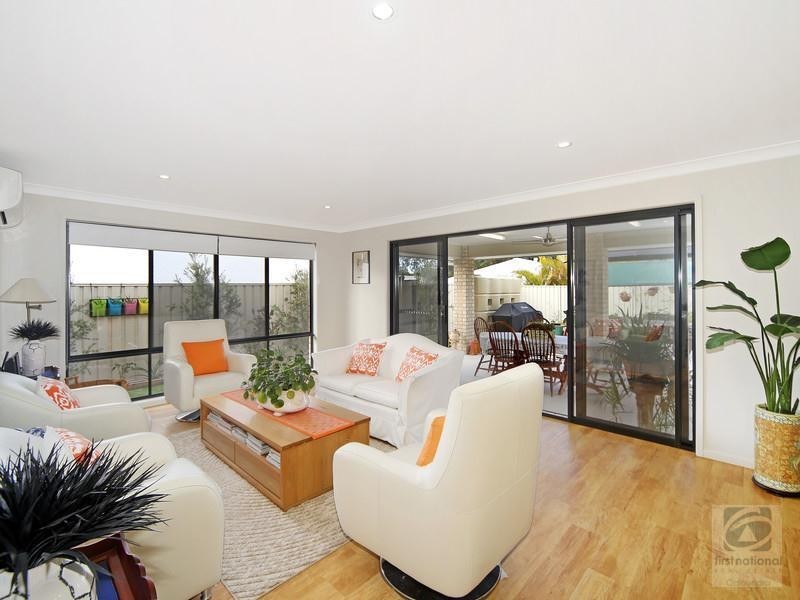 5 Highland Terrace, Little Mountain QLD 4551