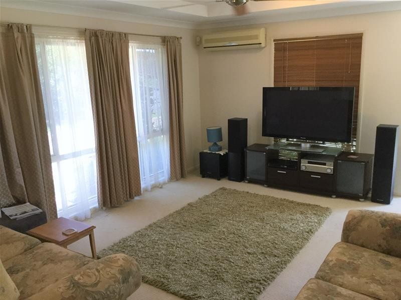 16 Gallery Place, Little Mountain QLD 4551