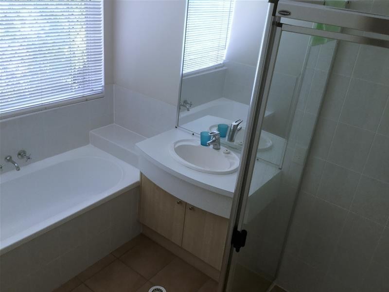 16 Gallery Place, Little Mountain QLD 4551