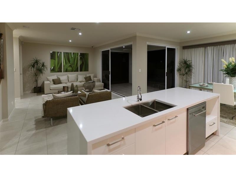 10 Azure Street, Caloundra West QLD 4551