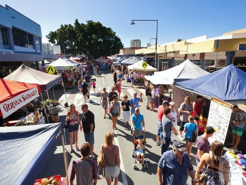 10 Azure Street, Caloundra West QLD 4551