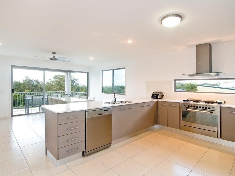 8 The Parkway, Aroona QLD 4551