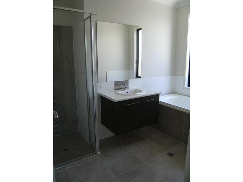 18 Sapphire Street, Caloundra West QLD 4551