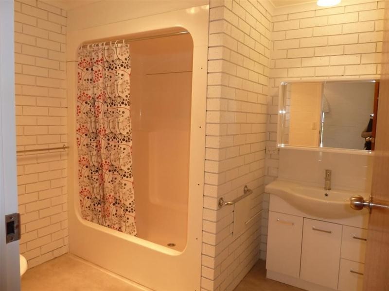 2/21 Landsdowne Place, Deloraine TAS 7304