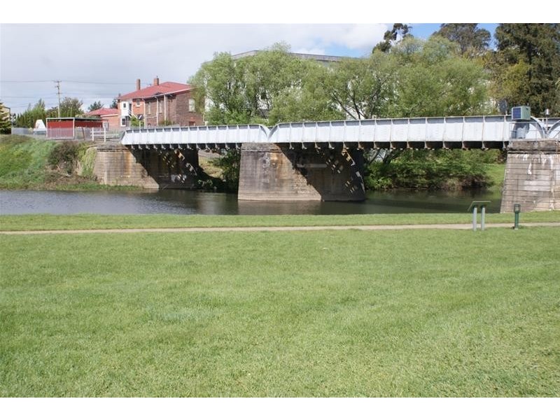 17 West Parade, Deloraine TAS 7304