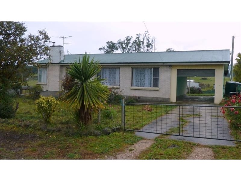 5284  Bass Highway, Deloraine TAS 7304