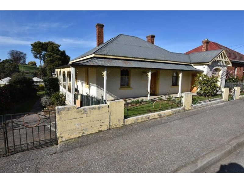 17 West Barrack Street, Deloraine TAS 7304
