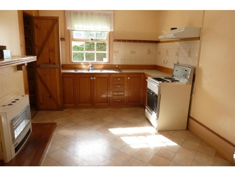 24 East Parade, Deloraine TAS 7304