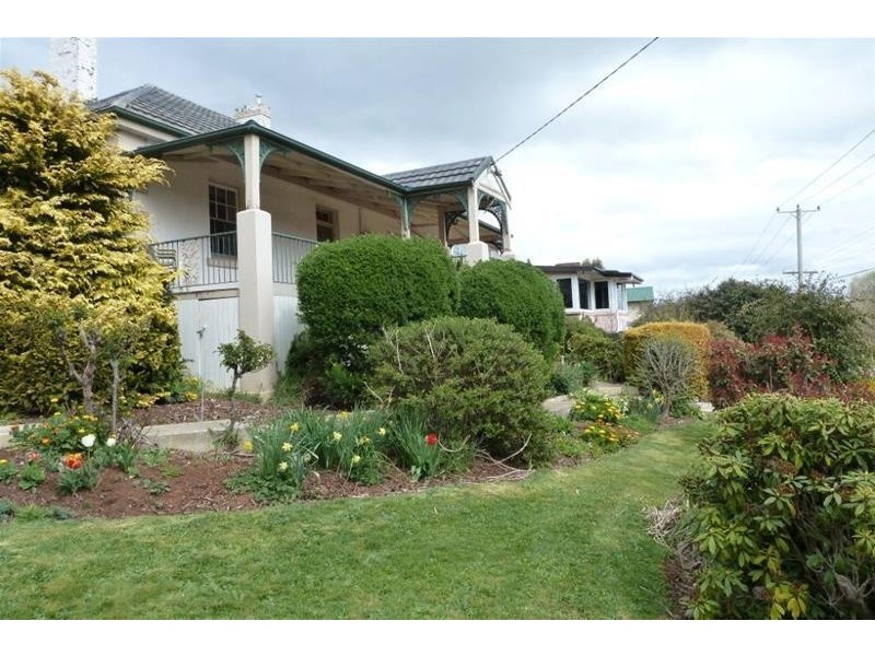 24 East Parade, Deloraine TAS 7304