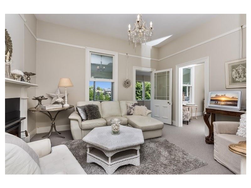 8 East Parade, Deloraine TAS 7304