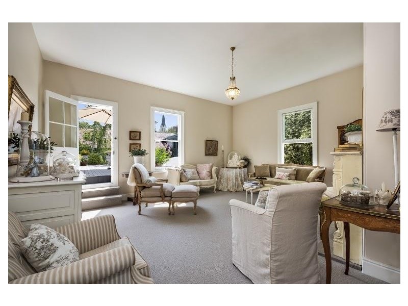 8 East Parade, Deloraine TAS 7304