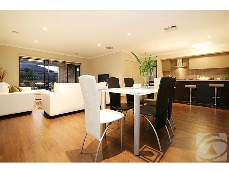 34 Balmain Circuit, Taylors Hill VIC 3037