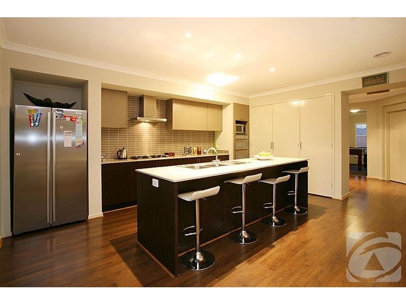 34 Balmain Circuit, Taylors Hill VIC 3037