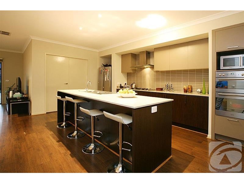 34 Balmain Circuit, Taylors Hill VIC 3037