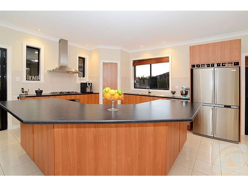 3 Robina Road, Sydenham VIC 3037