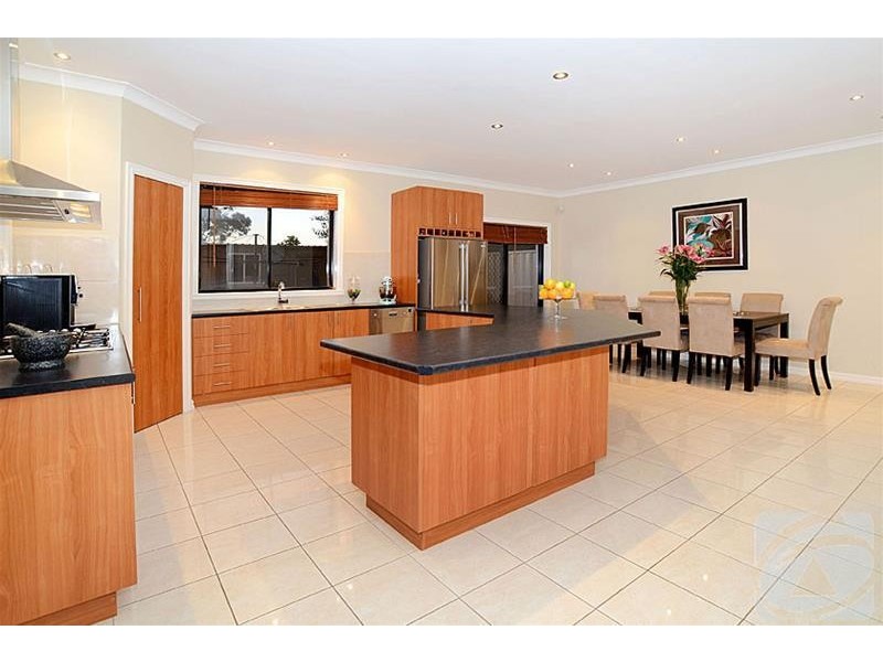 3 Robina Road, Sydenham VIC 3037