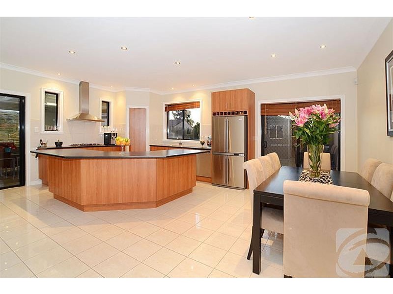 3 Robina Road, Sydenham VIC 3037