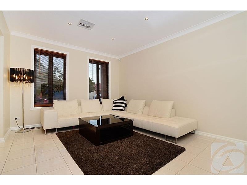 3 Robina Road, Sydenham VIC 3037