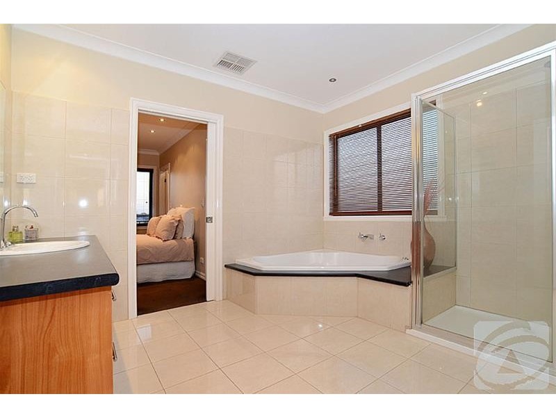 3 Robina Road, Sydenham VIC 3037