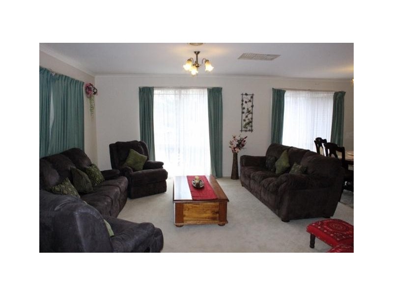 9 Toombak Walk, Sydenham VIC 3037