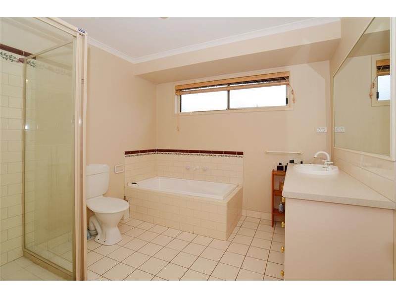 14 Colston Drive, Hillside VIC 3037