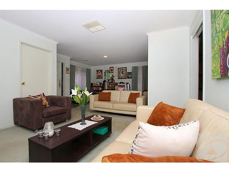 10 Alexander Close, Delahey VIC 3037