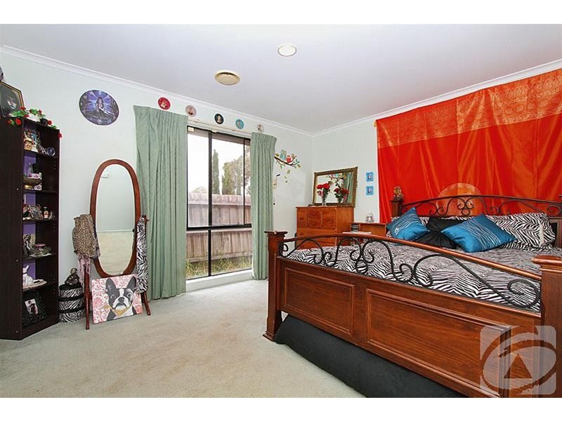 10 Alexander Close, Delahey VIC 3037