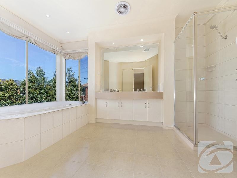 12 Goulburn Way, Taylors Lakes VIC 3038