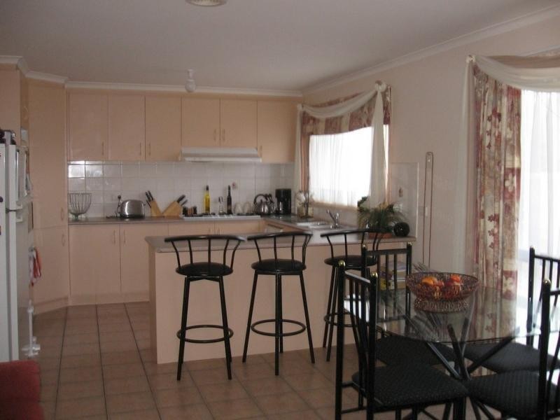 30 Kelland Avenue, Hillside VIC 3037