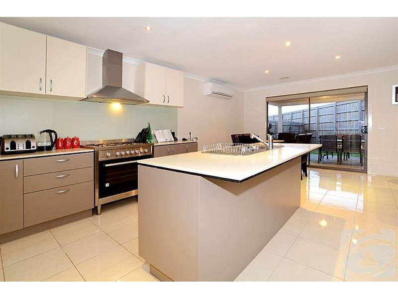 2 Synergy Court, Taylors Hill VIC 3037