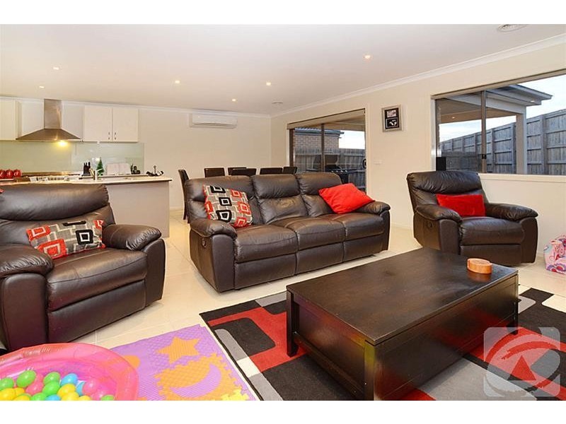 2 Synergy Court, Taylors Hill VIC 3037