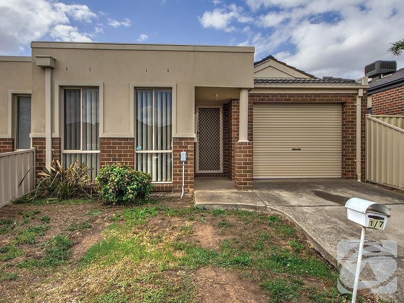 1/7 Balmoral Close, Hillside VIC 3037