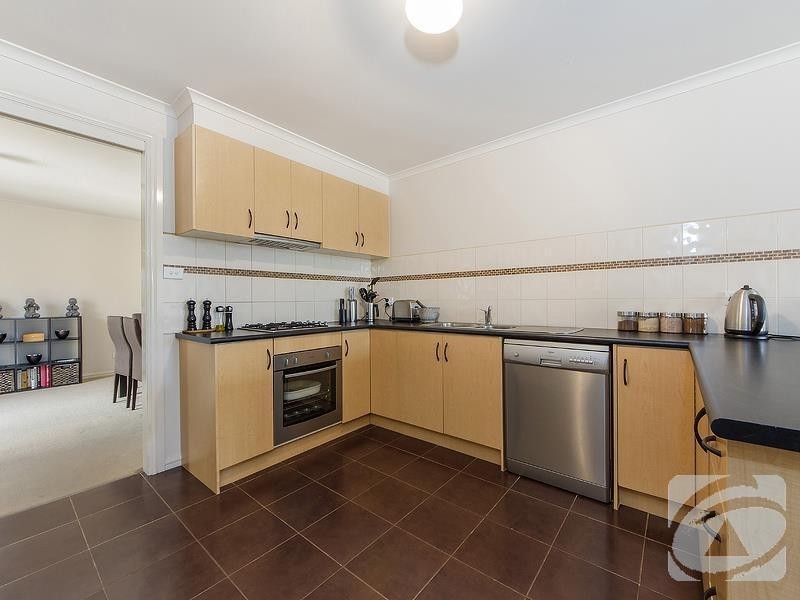 1/7 Balmoral Close, Hillside VIC 3037