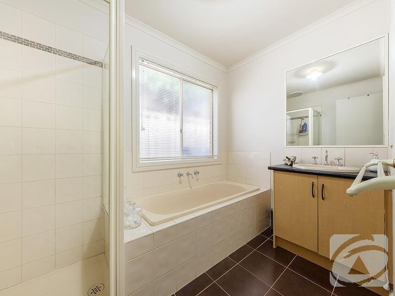 1/7 Balmoral Close, Hillside VIC 3037