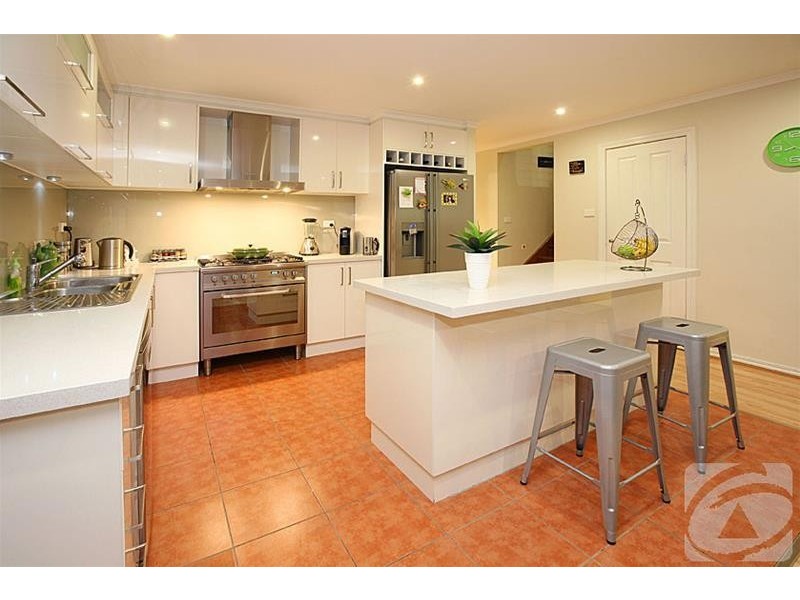 10 Darriwil Close, Delahey VIC 3037