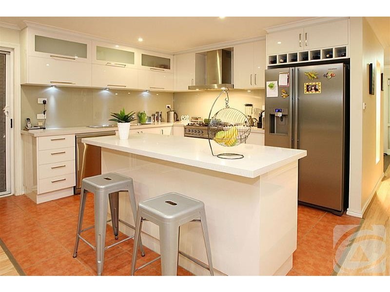 10 Darriwil Close, Delahey VIC 3037