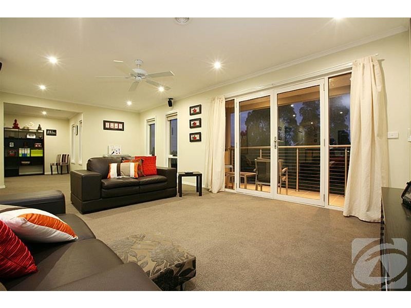 10 Darriwil Close, Delahey VIC 3037