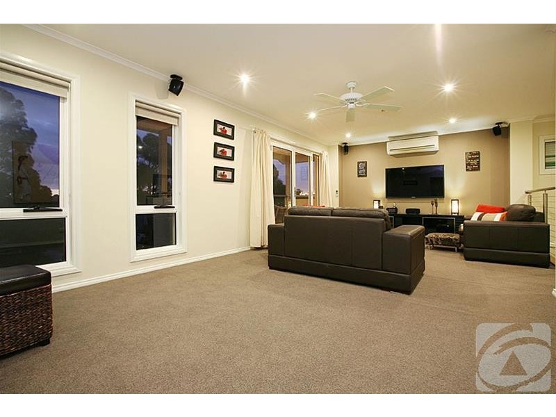 10 Darriwil Close, Delahey VIC 3037