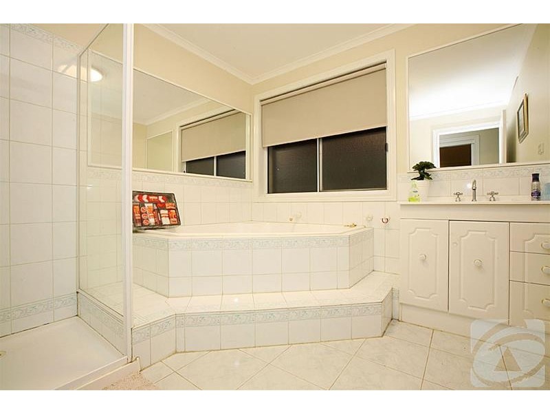 10 Darriwil Close, Delahey VIC 3037