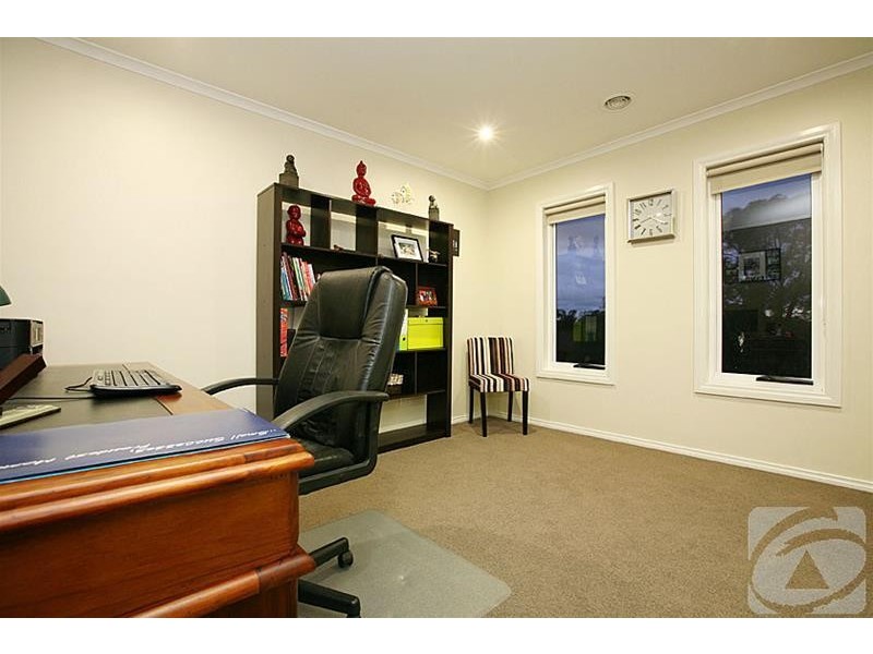 10 Darriwil Close, Delahey VIC 3037