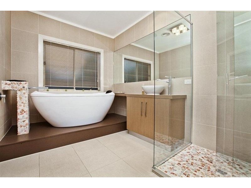 4 Sovereign Way, Hillside VIC 3037